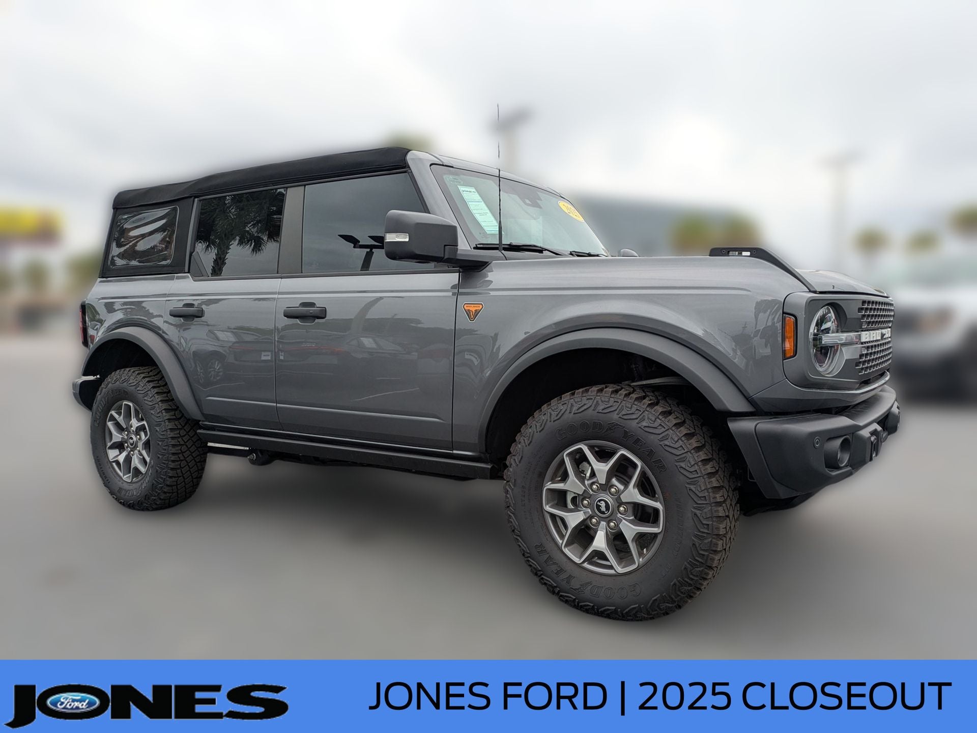 2025 Ford Bronco Badlands in Carbonized Gray Metallic — front three-quarter view