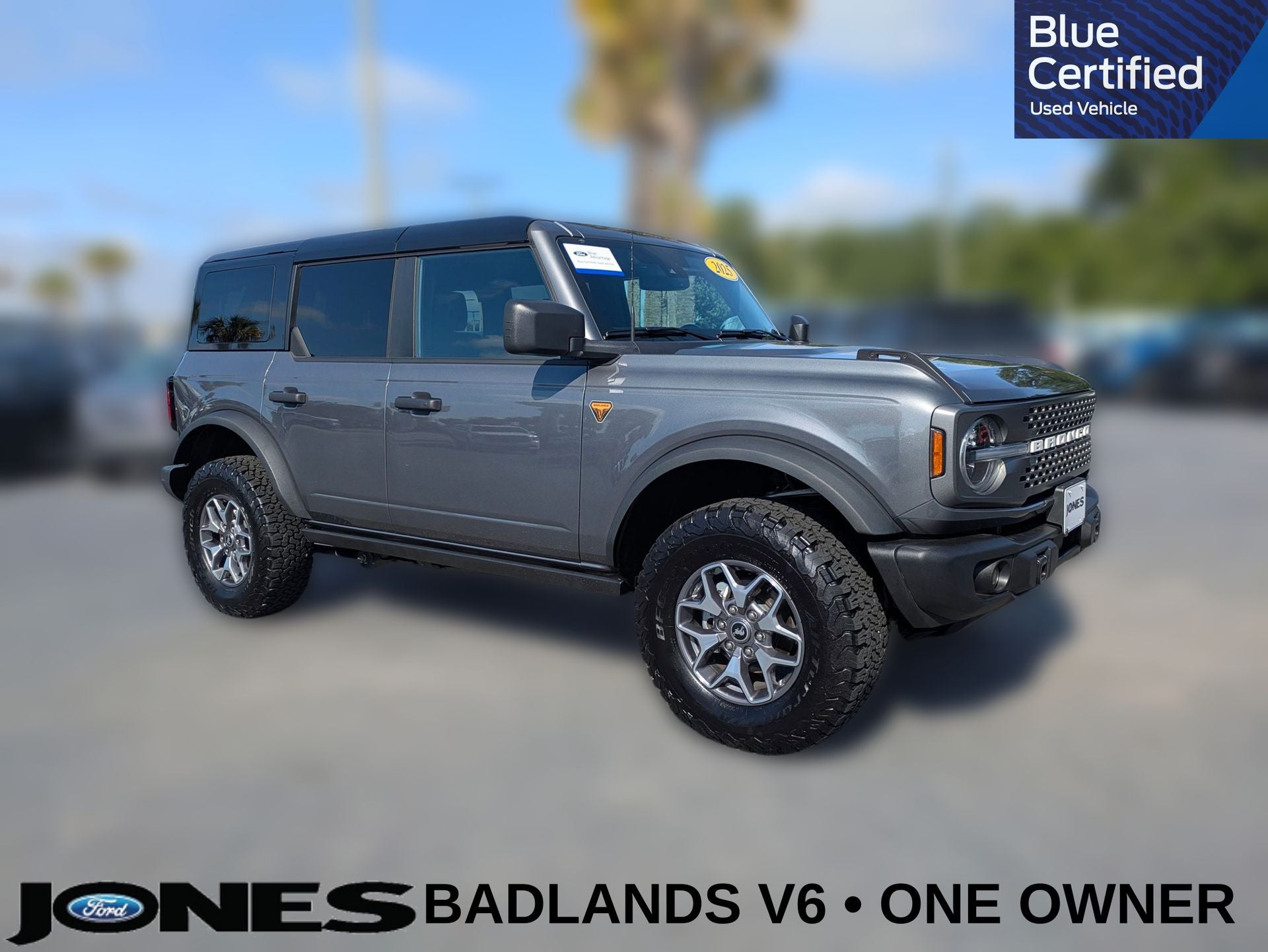 2025 Ford Bronco Badlands in Gray Metallic — front three-quarter view