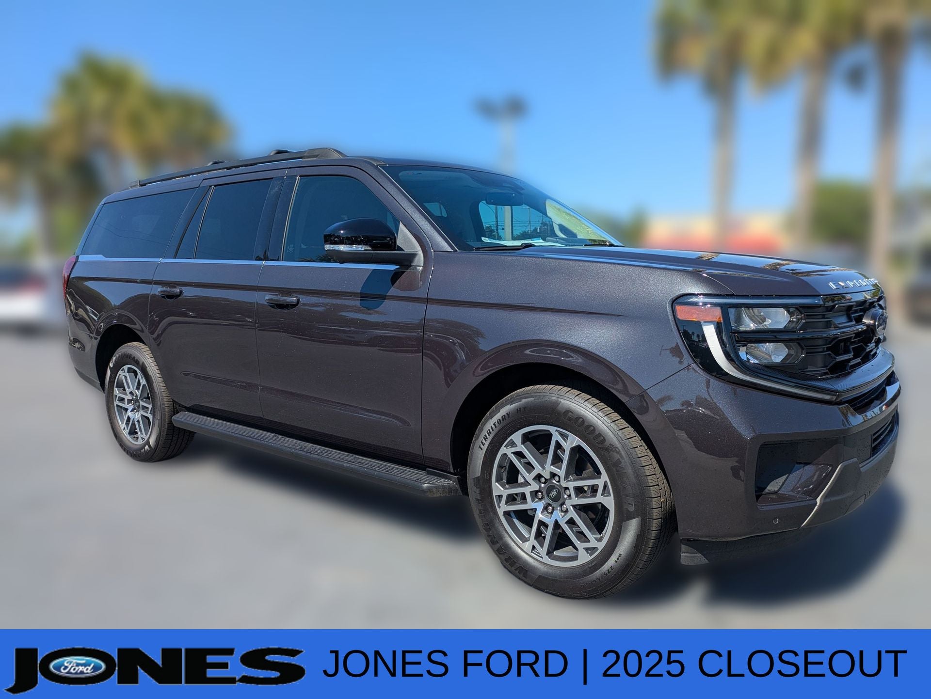 2025 Ford Expedition Max Active MAX in Dark Matter Gray Metallic — front three-quarter view