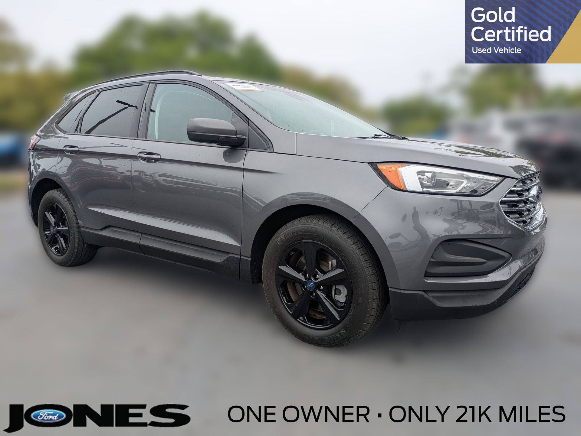 2022 Ford Edge SE in Carbonized Gray Metallic — front three-quarter view